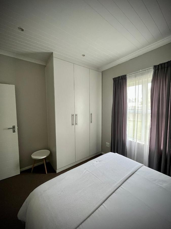 Serenity Self-Catering 2-Bed Unit ヘルマナス エクステリア 写真