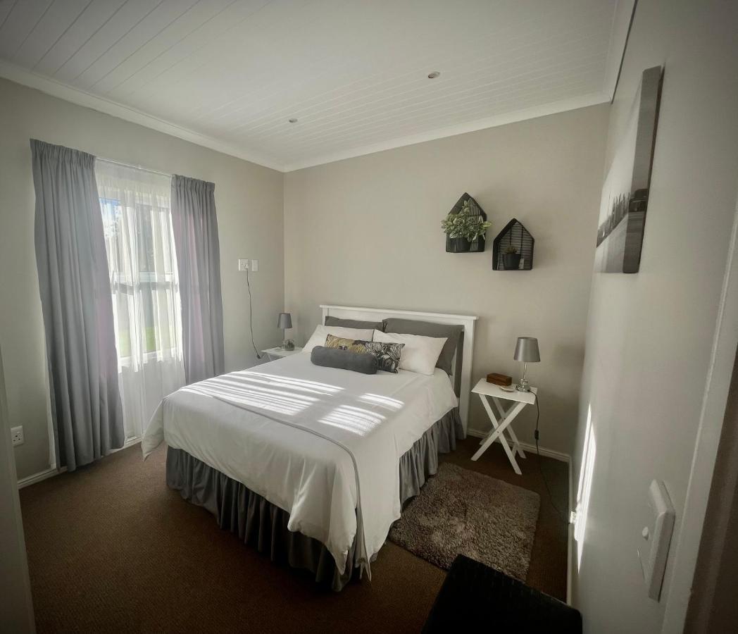Serenity Self-Catering 2-Bed Unit ヘルマナス エクステリア 写真