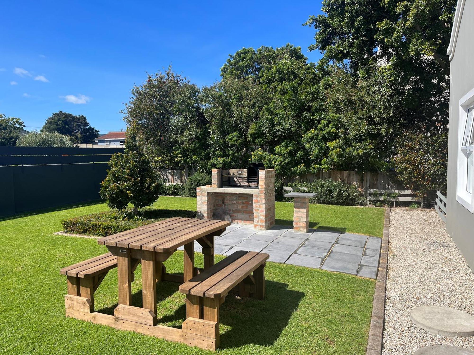 Serenity Self-Catering 2-Bed Unit ヘルマナス エクステリア 写真
